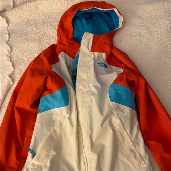 The North Face Jackets & Blazers - The North Face Girl’s medium ski jacket with inner fleece! Great Condition!